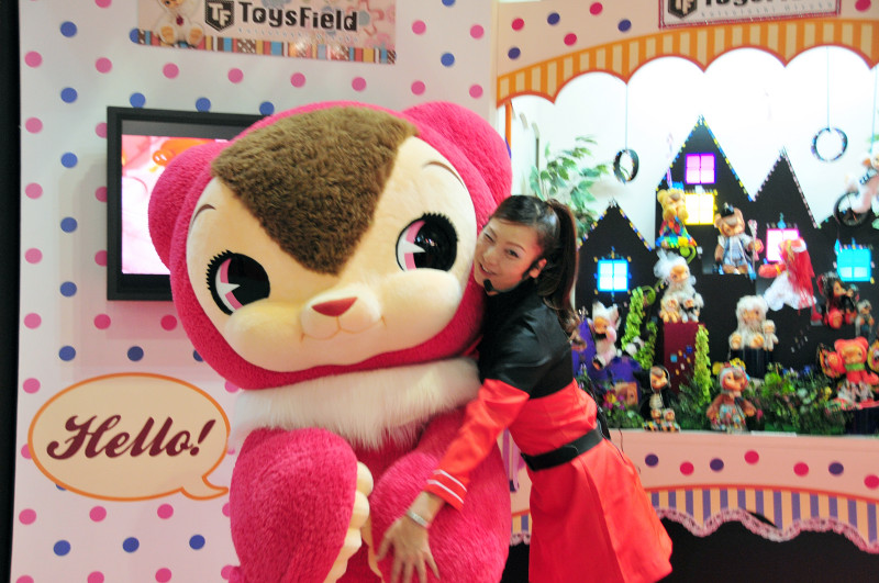 Illustration for article titled The Games, the Girls, and Prizes of Japan's Amusement Machine Show